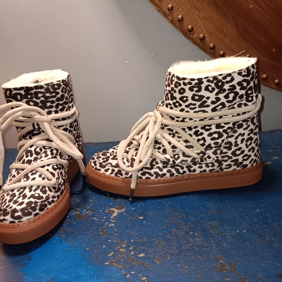 Inuikii White Fur-Lined Sneaker Boots - Picture 1 of 6